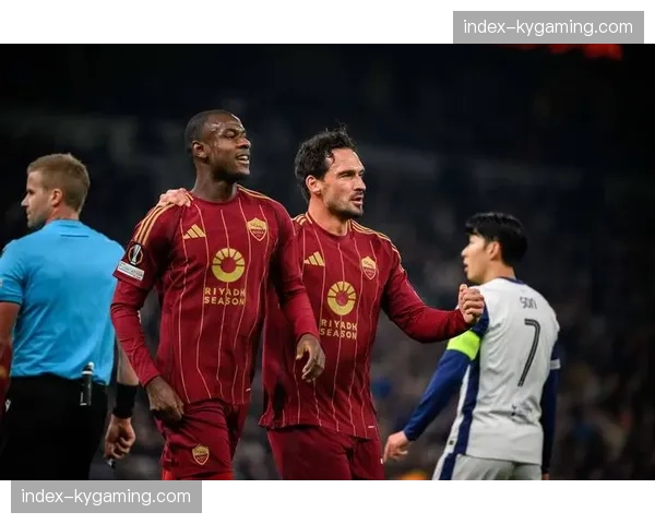 终场哨响，老将亨德森与主场球迷挥手告别，或将赛季末离队